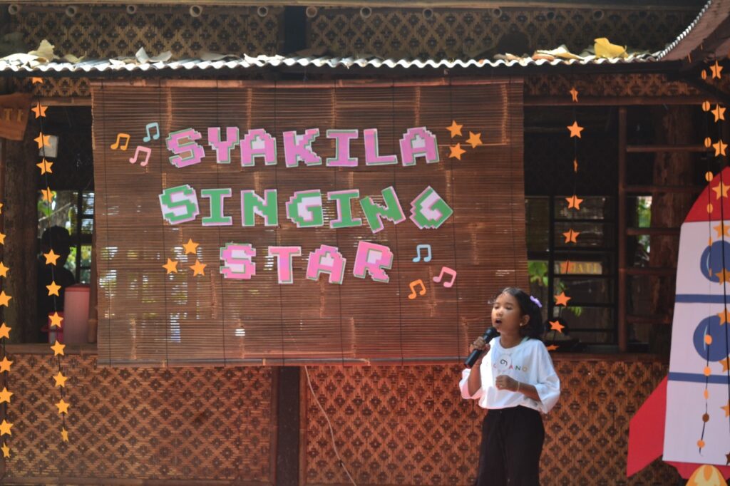 Siswa SD Negeri Jomblang 2 mengikuti Syakila Singing Star