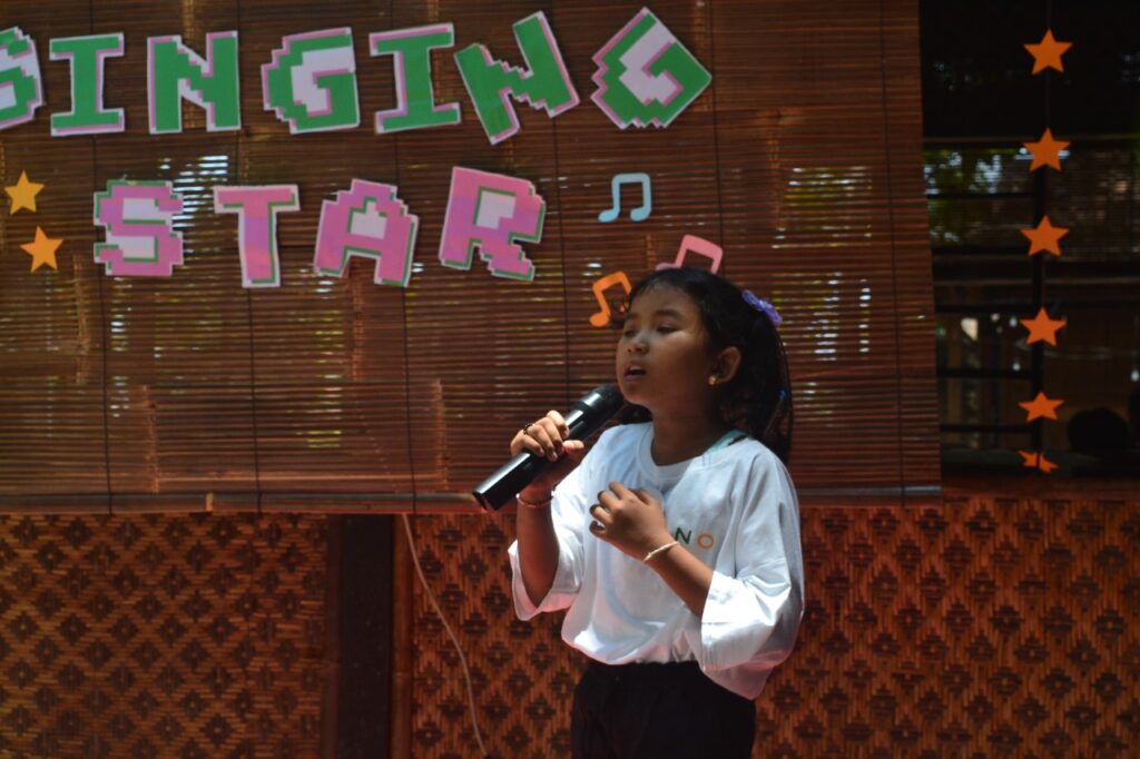 Siswa SD Negeri Jomblang 2 mengikuti Syakila Singing Star